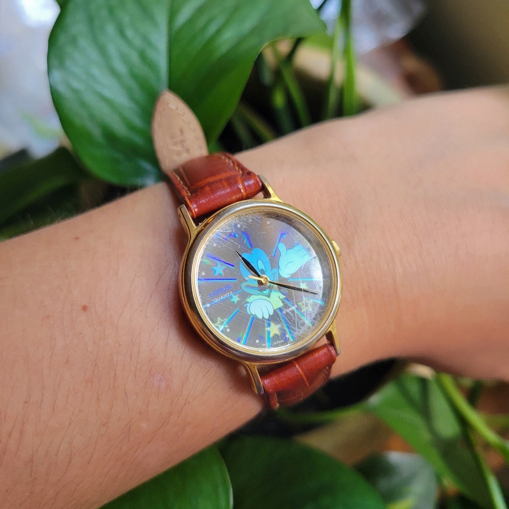 Vintage Lorus Quartz Mickey Mouse Genuine Leather Holograph Disney 3D Watch